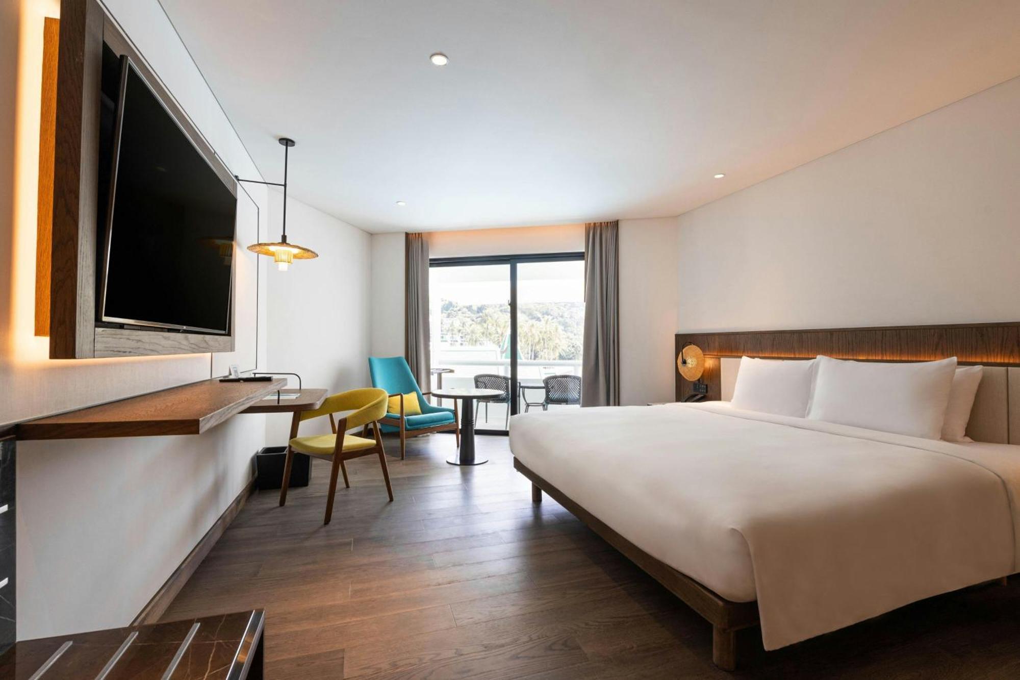 Premium Room 1 King bed Pool view